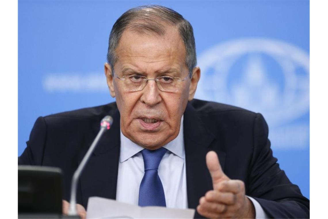 Neue russische Regierung vorgestellt - Lawrow bleibt im Amt Sergej Lawrow bleibt russischer Außenminister. Foto: Alexander Zemlianichenko/AP/dpa