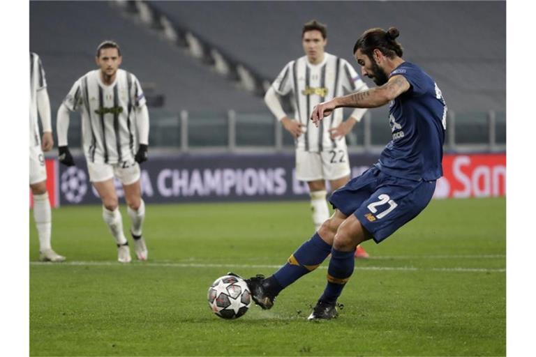 Sergio Oliveira erzielt den Führungstreffer bei Portos Sieg bei Portos Weiterkommen bei Juventus. Foto: Luca Bruno/AP/dpa