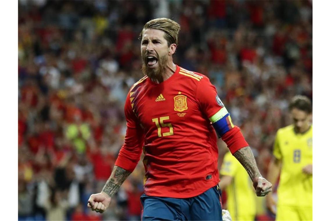 Spanien gewinnt Topspiel - Österreich dreht Rückstand Sergio Ramos erzielte das 1:0 per Elfmeter. Foto: Manu Fernandez/AP