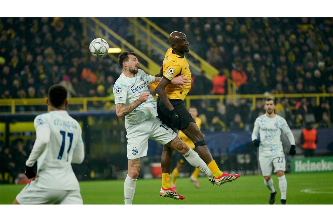 Serhou Guirassy (r) steckt im Formtief.