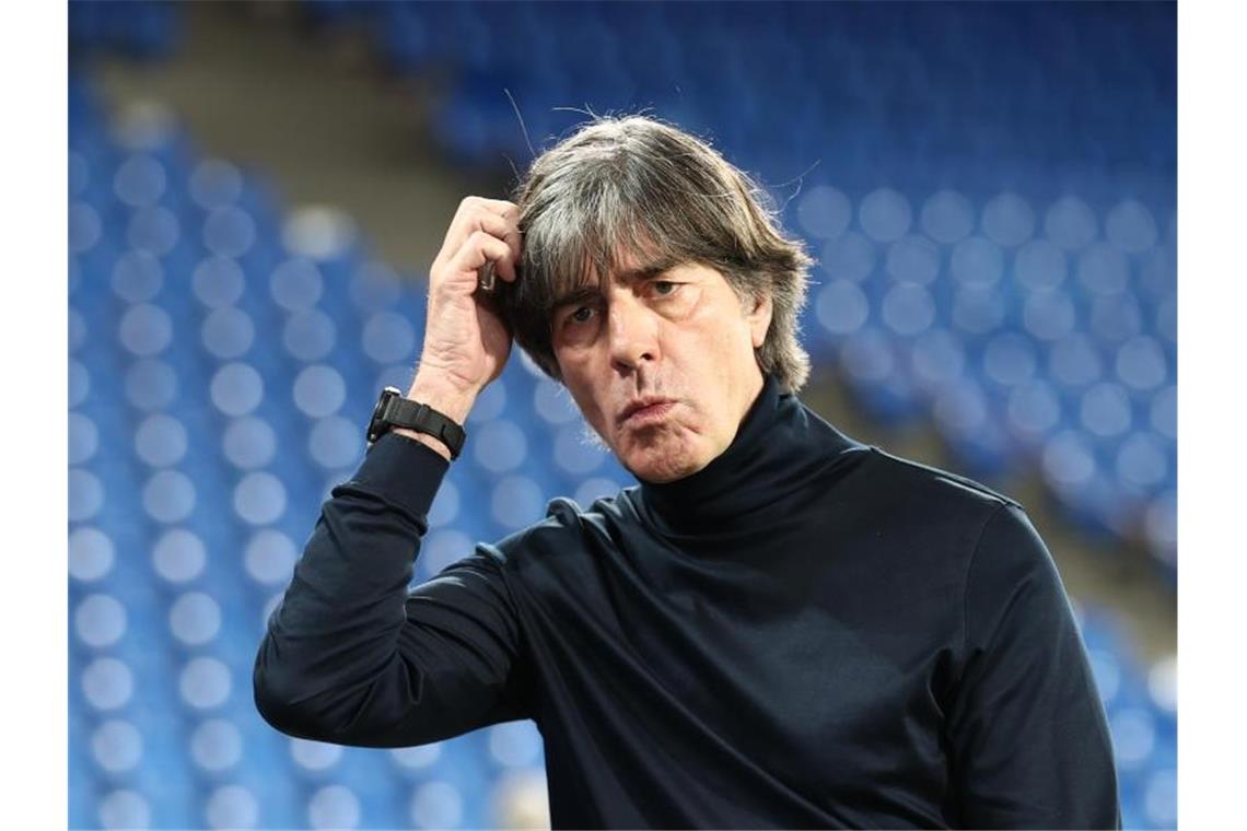 Corona verfolgt Löw bei der Kaderplanung - EM-Warteliste Setzt den Umbruch der Nationalmannschaft fort: Bundestrainer Joachim Löw. Foto: Christian Charisius/dpa