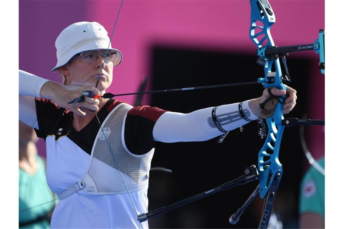 Bogenschützinnen feiern nach Volltreffer Team-Bronze Setzte den entscheidenden Treffer: Lisa Unruh. Foto: Swen Pförtner/dpa