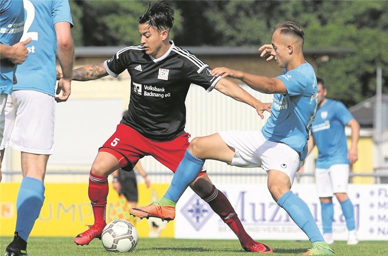 Setzte Sekunden vor dem Abpfiff mit dem 2:0 einen schönen Schlusspunkt unter eine erfolgreiche Saison: Dominic Sessa (links). Foto: A. Hornauer
