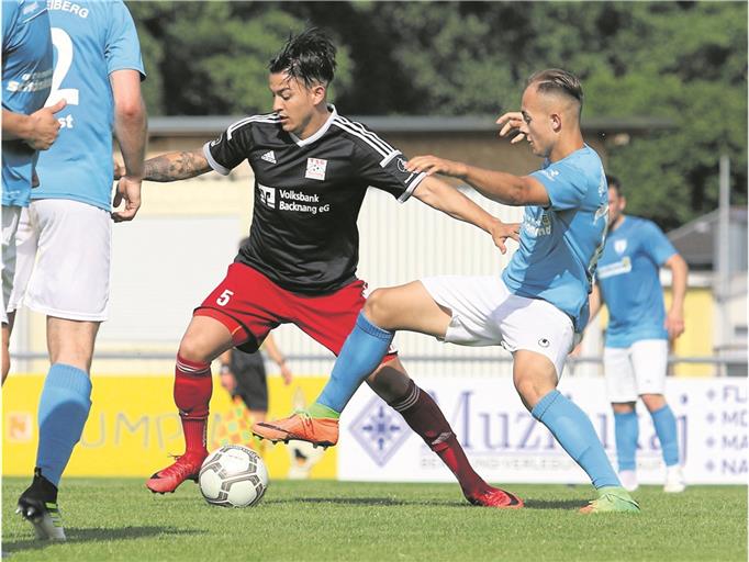 Setzte Sekunden vor dem Abpfiff mit dem 2:0 einen schönen Schlusspunkt unter eine erfolgreiche Saison: Dominic Sessa (links). Foto: A. Hornauer