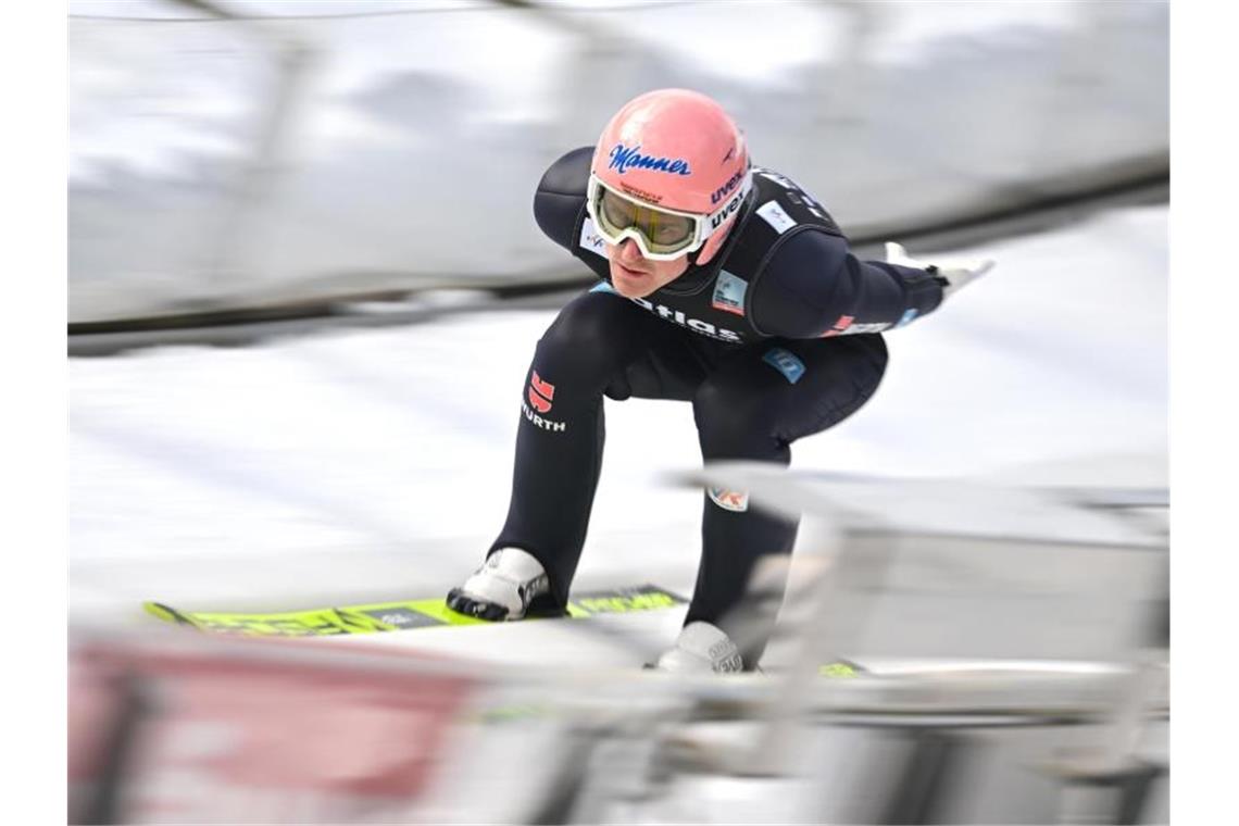 Kobayashi siegt bei Willinger Wind-Lotterie: Geiger nur 20. Severin Freund sprang als bester Deutscher in Willingen auf Platz vier. Foto: Arne Dedert/dpa