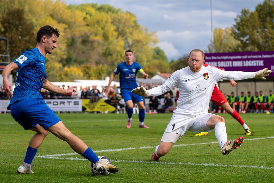 SG-Keeper Maximilian Reule (rechts) hat im Hinspiel mit seinen Paraden großen Anteil am Punktgewinn der SG gehabt. Archivfoto: Philip Ziegler