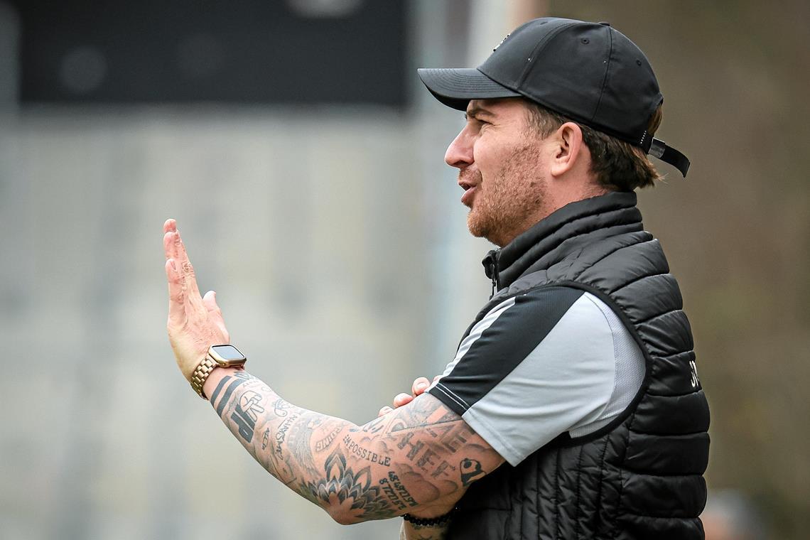 SG Sonnenhof Großaspach will die Steilvorlage nutzen SG-Trainer Pascal Reinhardt wehrt vorzeitige Glückwünsche stets ab. Foto: Alexander Becher