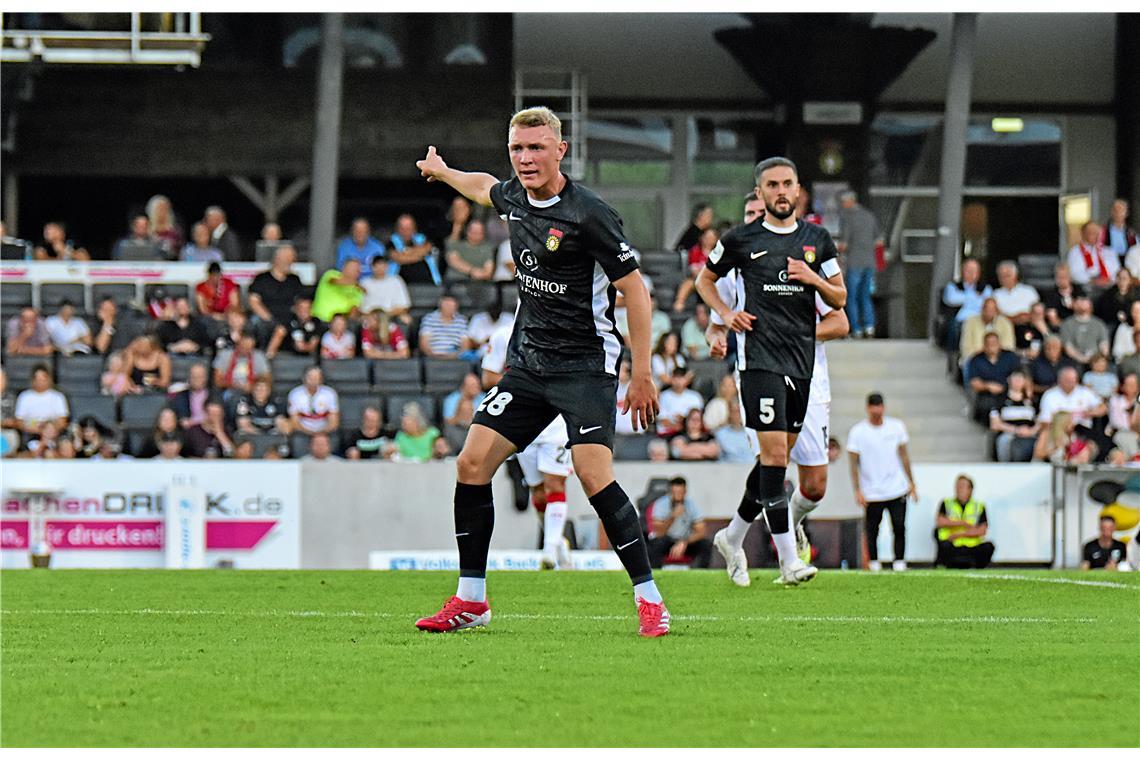 SG-Zugang Luka Janes gibt gleich Kommandos.