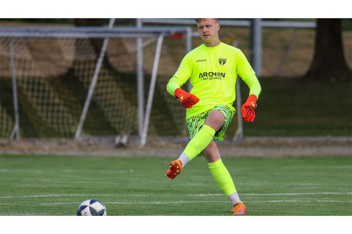 SGV-Torwart Benedikt Grawe parierte einen Elfmeter und verhinderte den 1:1-Ausgleich – am Ende setzte sich Regionalligist SGV Heilbronn-Freiberg&nbsp; beim Oberligisten Normannia Gmünd im WFV-Pokal-Achtelfinale mit 2:0 durch.