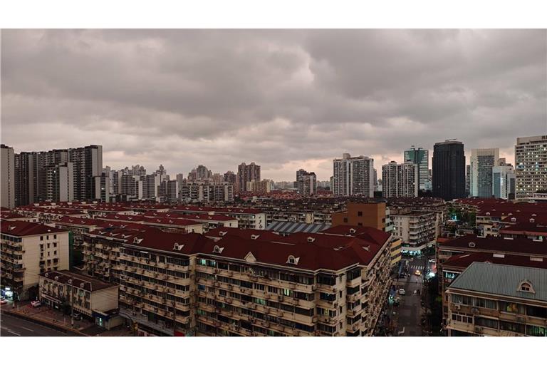 Shanghai bereitet sich auf den Tropensturm vor.