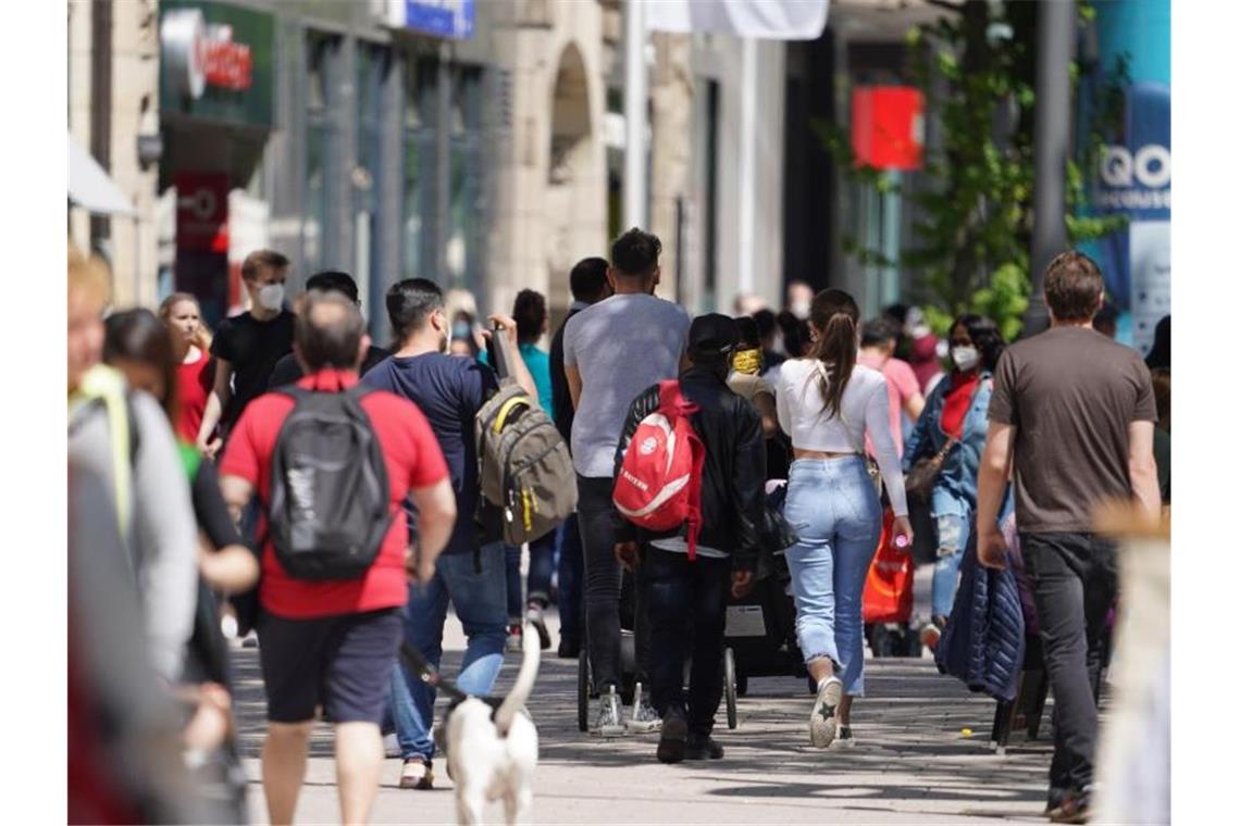 Das Leben kehrt in die Einkaufsstraßen zurück