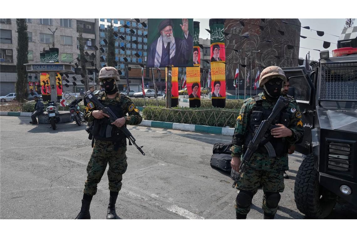 Sicherheitskräfte haben ihre Präsenz seit Kriegsbeginn deutlich verstärkt. (Archivbild)