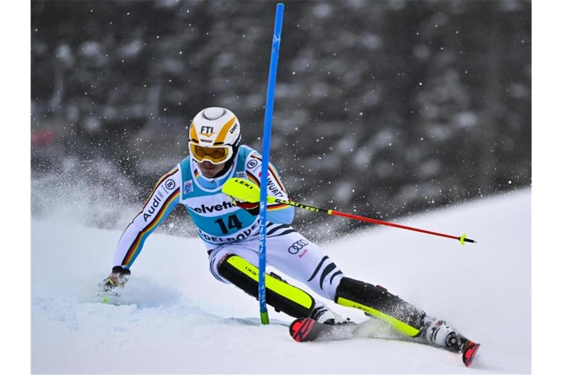 Sichert sich ein Platz auf dem Podium und ein Olympia-Ticket: Linus Strasser. Foto: Jean-Christophe Bott/KEYSTONE/dpa