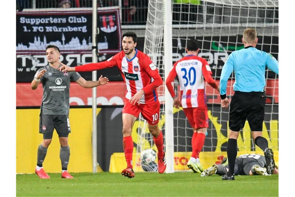 Sicherte Heidenheim mit zwei Toren einen Punkt gegen Nürnberg: Tim Kleindienst. Foto: Tom Weller/dpa