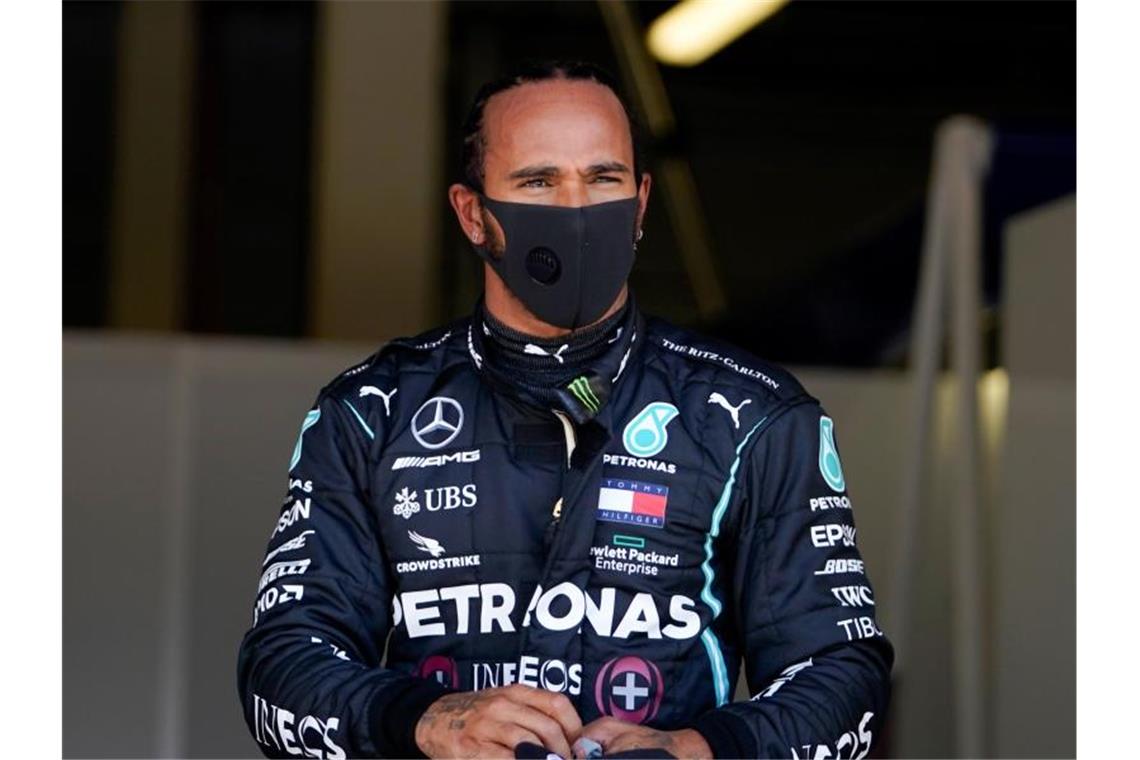 Was nun, Hamilton? Sicherte sich seinen sechsten WM-Titel: Mercedes-Pilot Lewis Hamilton. Foto: Will Oliver/Pool EPA/AP/dpa