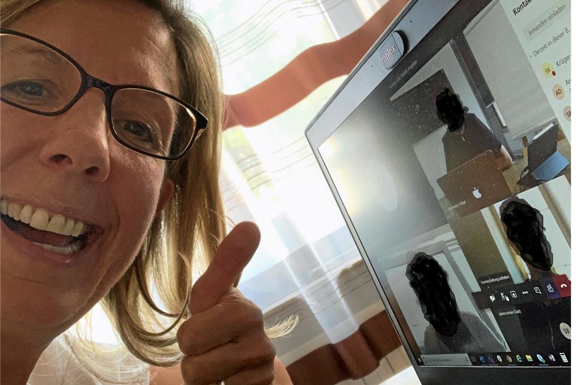 Plauschen in der digitalen Kaffeeküche Sichtlich gut gelaunt grüßt Silke Krüger-Schubert von der Firma Murrelektronik aus dem Homeoffice. Foto: privat