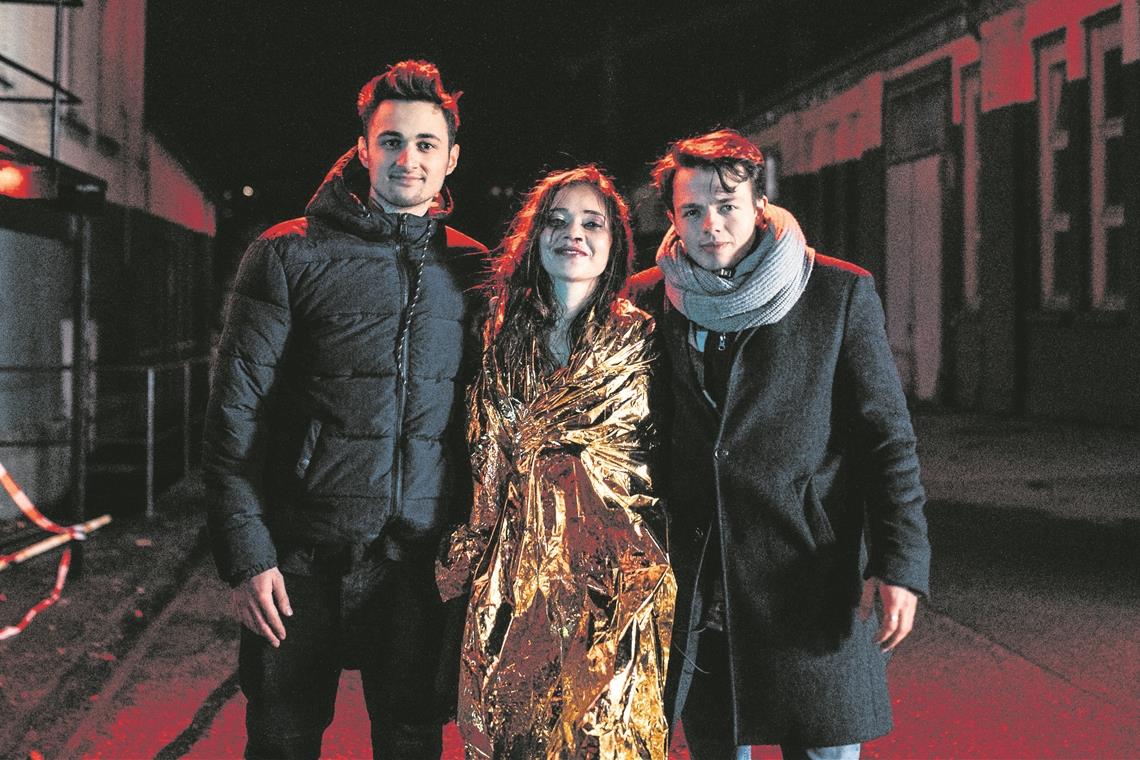 Jugendliebe mit bitterem Ende Sichtlich zufrieden: Regisseur Niklas Straub (links), Schauspielerin Farina Flebbe und Produzent Dominik Reiland. Fotos: N. Benjamin