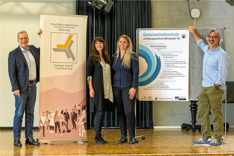 Sie freuen sich auf die Zusammenarbeit: Wolfgang Waigel (von links) und Katrin Kugler von der Eduard-Breuninger-Schule sowie Sarah Thiesen und Ralf Bachmeier von der Gemeinschaftsschule am Bize. Foto: Alexander Becher