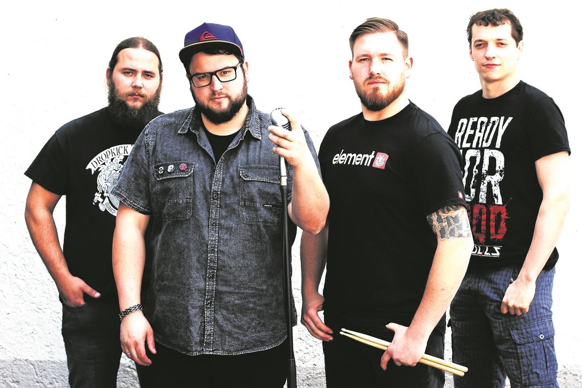 Kein Interesse an Schubladen Sie machen authentische Texte und Musik, die in keine Schublade passt (von links): Sebastian Zappe (Gitarre), Daniel Strohbeck (Gesang, Bass, Mundharmonika), Patrick Kübler (Schlagzeug), Daniel Kieser (Gitarre, Klavier). Foto: privat