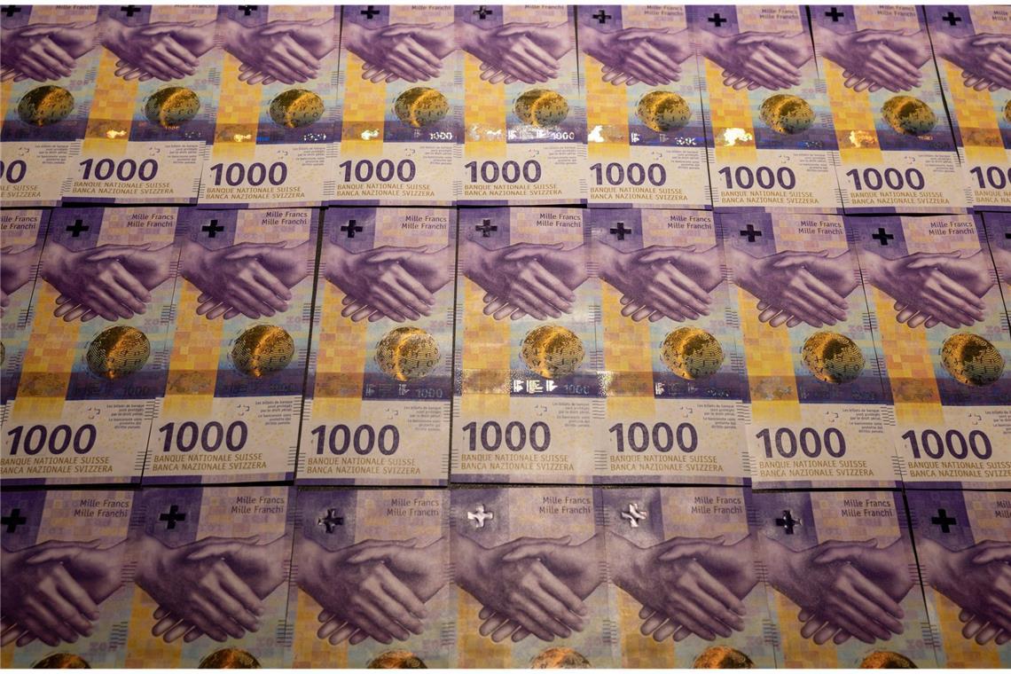 Die Gentleman bitten zur Kasse - die spektakulärsten Diebstähle Sie sind als Telekom-Mitarbeiter verkleidet und transportieren das Geld in Kisten mit in einem weißen Kastenwagen ab. Später werden sieben der Täter gefasst und verurteilt. Bemerkenswert ist, dass der Überfall völlig gewaltfrei ablief.