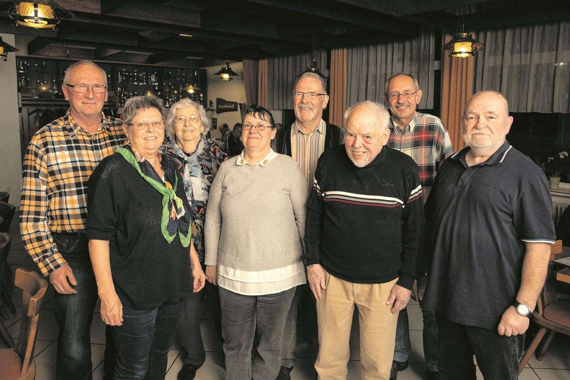 Sie singen zwar nicht mehr in Oberbrüden im Verein, treffen sich aber doch noch regelmäßig: Mitglieder des aufgelösten Gesangvereins. Foto: A. Becher