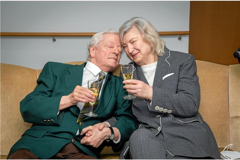 Sie waren beide nicht verheiratet, alleinstehend und einsam, als sie sich kennenlernten: Willi Huiss und Gudrun Spillecke. Foto: A. Becher