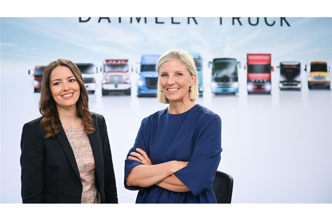 Daimler Truck streicht 5.000 Stellen - Kosten sollen runter Sie wollen Daimler Truck profitabler machen: Chefin Karin Radström (rechts) und Finanzvorständin Eva Scherer (links). (Archivbild)