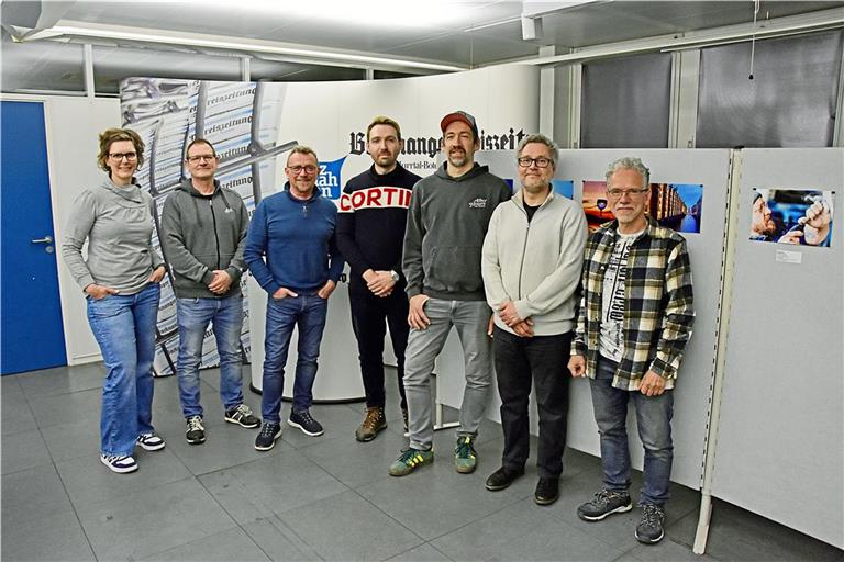 Sieben der zehn Gewinnerinnen und Gewinner waren bei der Preisvergabe dabei: Ariane Leucht, Steffen Kirschke, Christopher Cocks, Matthias Zwink, Patrick Schmied, Thomas Jürgen Schad und Dietmar Maisenbacher (von links). Foto: Tobias Sellmaier