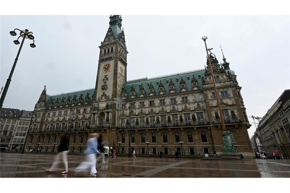 Rot-Grüner Koalitionsvertrag für Hamburg steht Sieben Wochen nach der Bürgerschaftswahl haben SPD und Grünen in Hamburg ihre Koalitionsverhandlungen abgeschlossen. (Archivbild)
