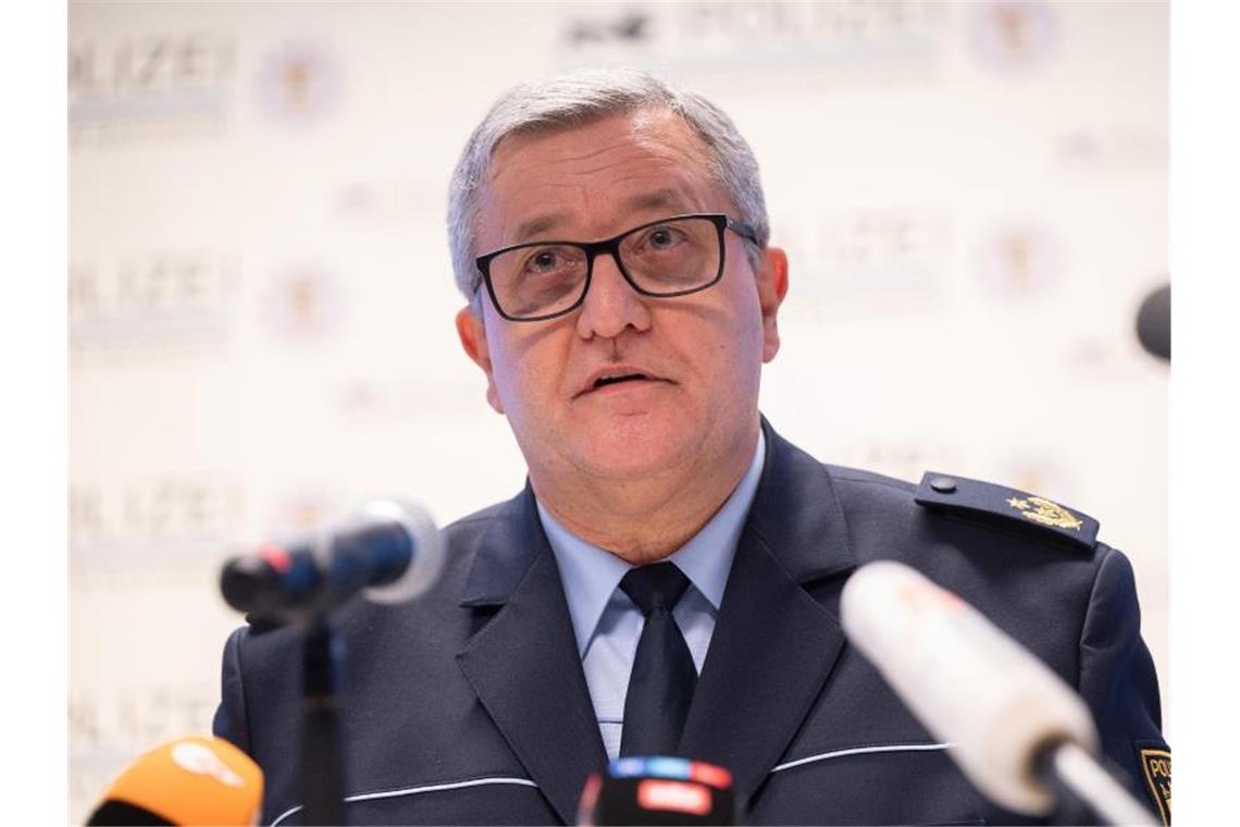 Heidelberg: Student tötet bei Amoklauf in Uni eine Frau Siegfried Kollmar, Präsident des Mannheimer Polizeipräsidiums, spricht bei einer Pressekonferenz. Foto: Sebastian Gollnow/dpa