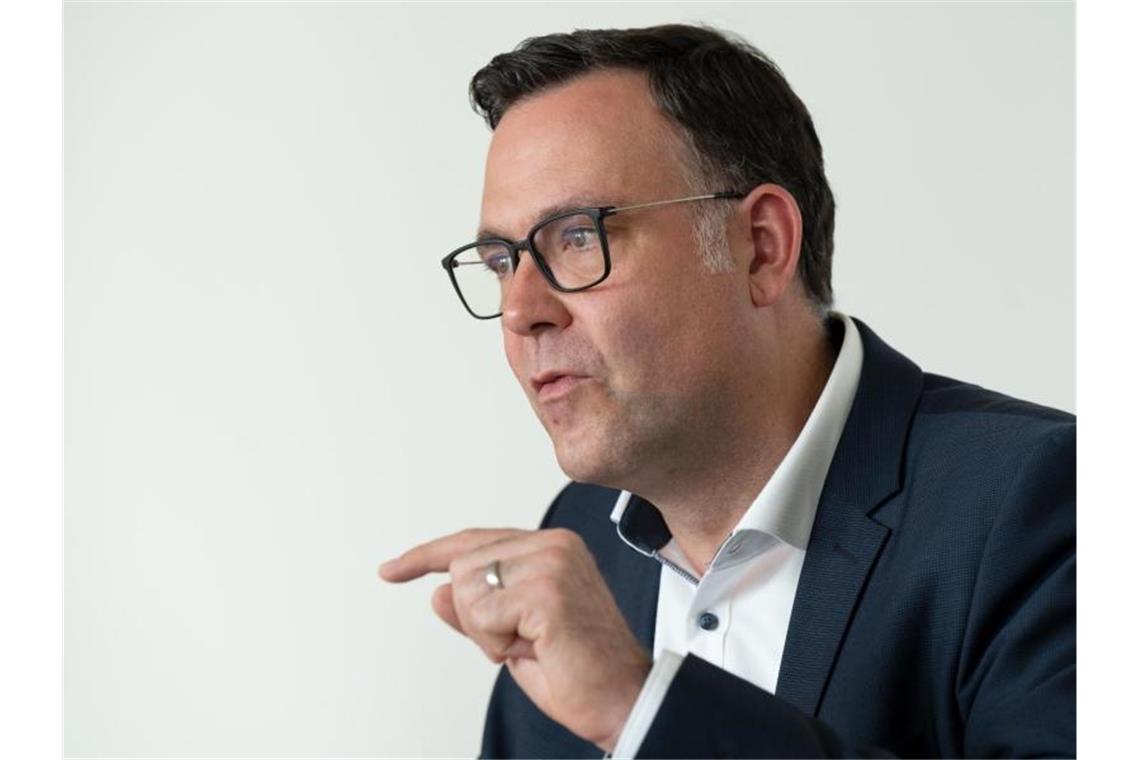 Lorek zur Lage in Flüchtlingsheimen: „Wir sind am Limit“ Siegfried Lorek (CDU) spricht. Foto: Bernd Weißbrod/dpa/Archivbild