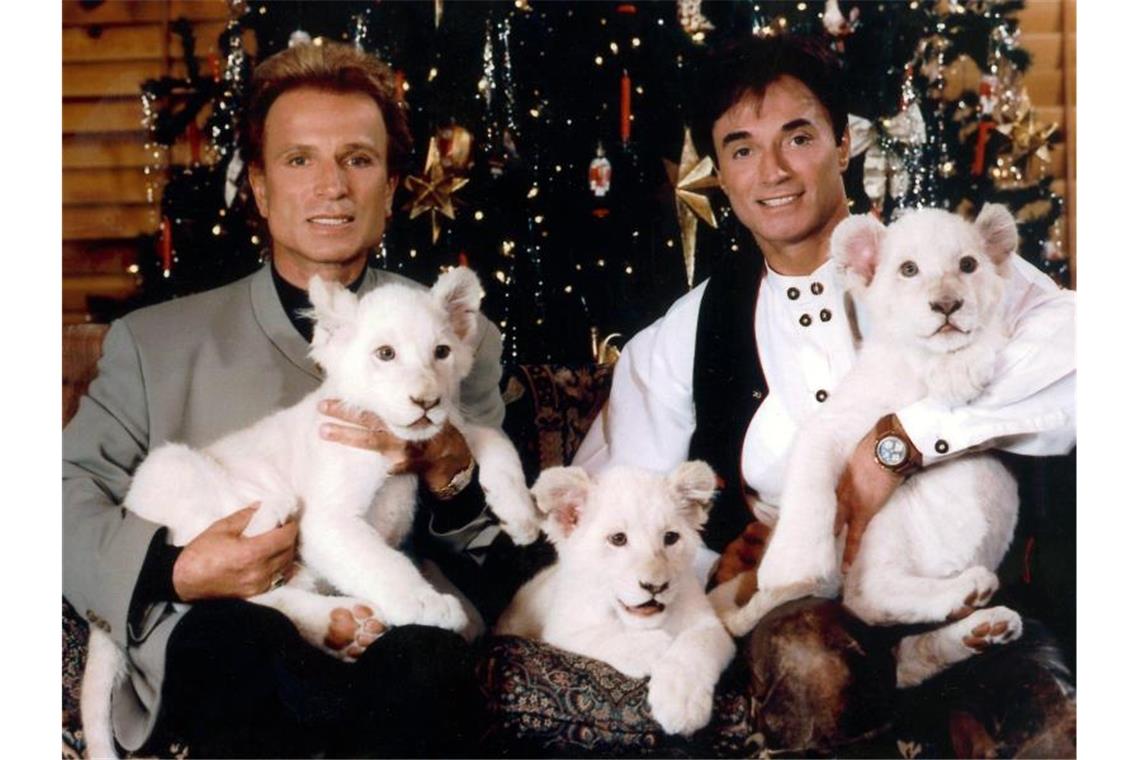 Magier Siegfried Fischbacher gestorben Siegfried & Roy waren für ihre Auftritte mit weißen Tigern und Löwen weltbekannt. Foto: dpa