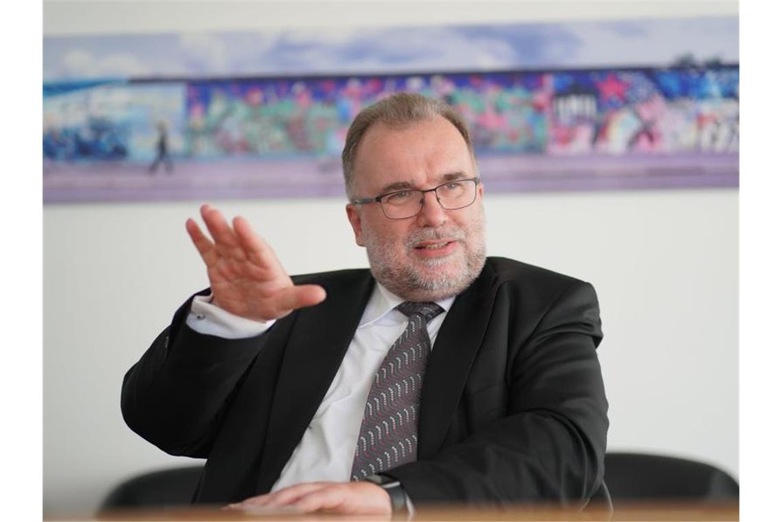 Siegfried Russwurm, neuer Präsident vom Bundesverband der Deutschen Industrie (BDI), im Rahmen eines dpa-Interviews. Foto: Jörg Carstensen/dpa
