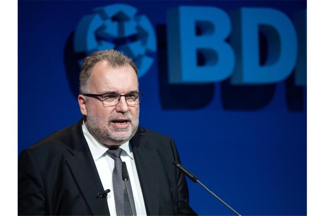 Großes Schaulaufen der Kanzlerkandidaten bei der Industrie Siegfried Russwurm, Präsident des Bundesverbandes der Deutschen Industrie (BDI), spricht beim Tag der deutschen Industrie. Foto: Bernd von Jutrczenka/dpa
