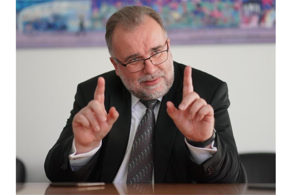 Industrie mahnt wegen Corona-Zahlen zu Vorsicht Siegfried Russwurm, Präsident des Bundesverbandes der Deutschen Industrie (BDI), fordert die Politik auf, für eine höhere Impfquote in der Bevölkerung zu sorgen. Foto: Jörg Carstensen/dpa
