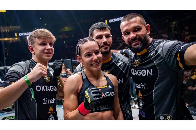 Wie Alina Dalaslans erfolgreicher Karriereweg weitergehen soll Siegreiches Team: Alina Dalaslan mit Jonah Marquardt, Anzor Magomedov und Peter Sobotta (von li.). Weitere Impressionen finden Sie in unserer Bildergalerie.