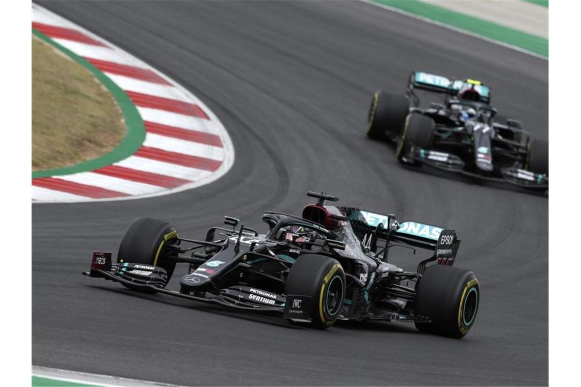 Hamiltons Rekordfahrt: Mit 92. Sieg jetzt vor Schumacher Siegte auch in Portugal: Lewis Hamilton. Foto: Jose Sena Goulao/EPA Pool/AP/dpa