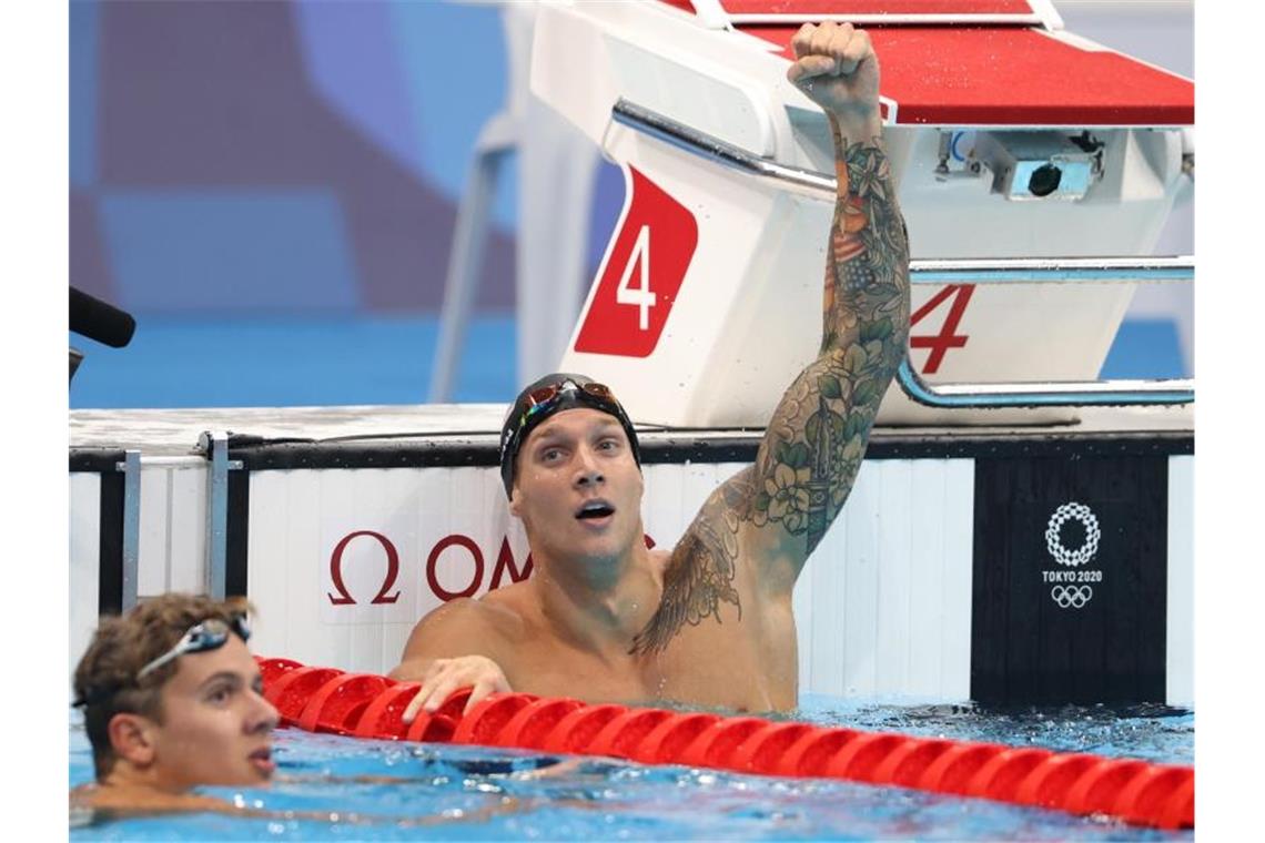 Das war die Olympia-Nacht Siegte auch über 100 Meter Schmetterling: US-Star Caeleb Dressel. Foto: Oliver Weiken/dpa