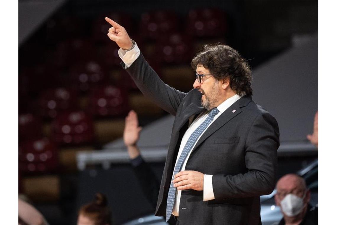 Vor Finale um BBL-Titel: Bayern-Coach sieht Alba als Favorit Sieht Alba Berlin in der Favoritenrolle gegen sein Team: Bayern-Coach Andrea Trinchieri. Foto: Matthias Balk/dpa