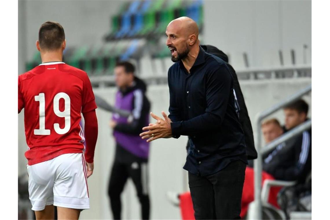 Sieht bei seinem Team noch Luft nach oben: U21-Nationaltrainer Antonio Di Salvo. Foto: Marton Monus/dpa