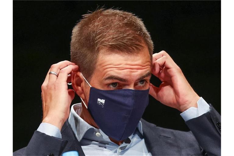 Sieht Deutschland als einen Favoriten auf den EM-Sieg: Philipp Lahm. Foto: Christian Charisius/dpa