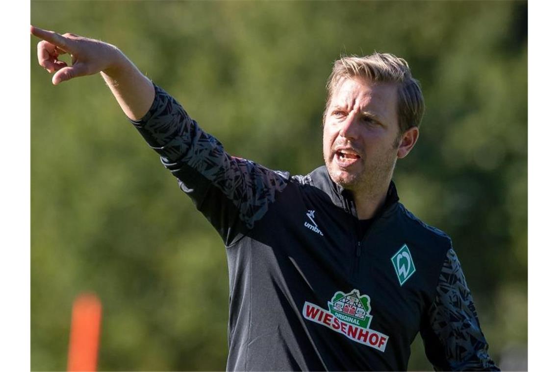 Sieht die Fitness seiner Spieler als Vorteil gegenüber dem VfL Wolfsburg an: Werder Bremens Trainer Florian Kohfeldt. Foto: Sina Schuldt/dpa