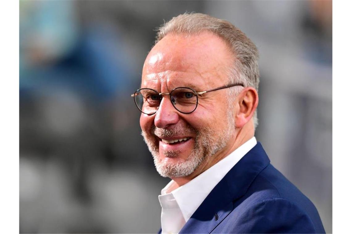 Bayerns Neustart-Plan: Fußballfest mit Fans gegen Schalke Sieht in Borussia Dortmund wieder den ersten Konkurrenten für den FC Bayern München: Karl-Heinz Rummenigge. Foto: Robert Michael/dpa-Zentralbild/Pool/dpa