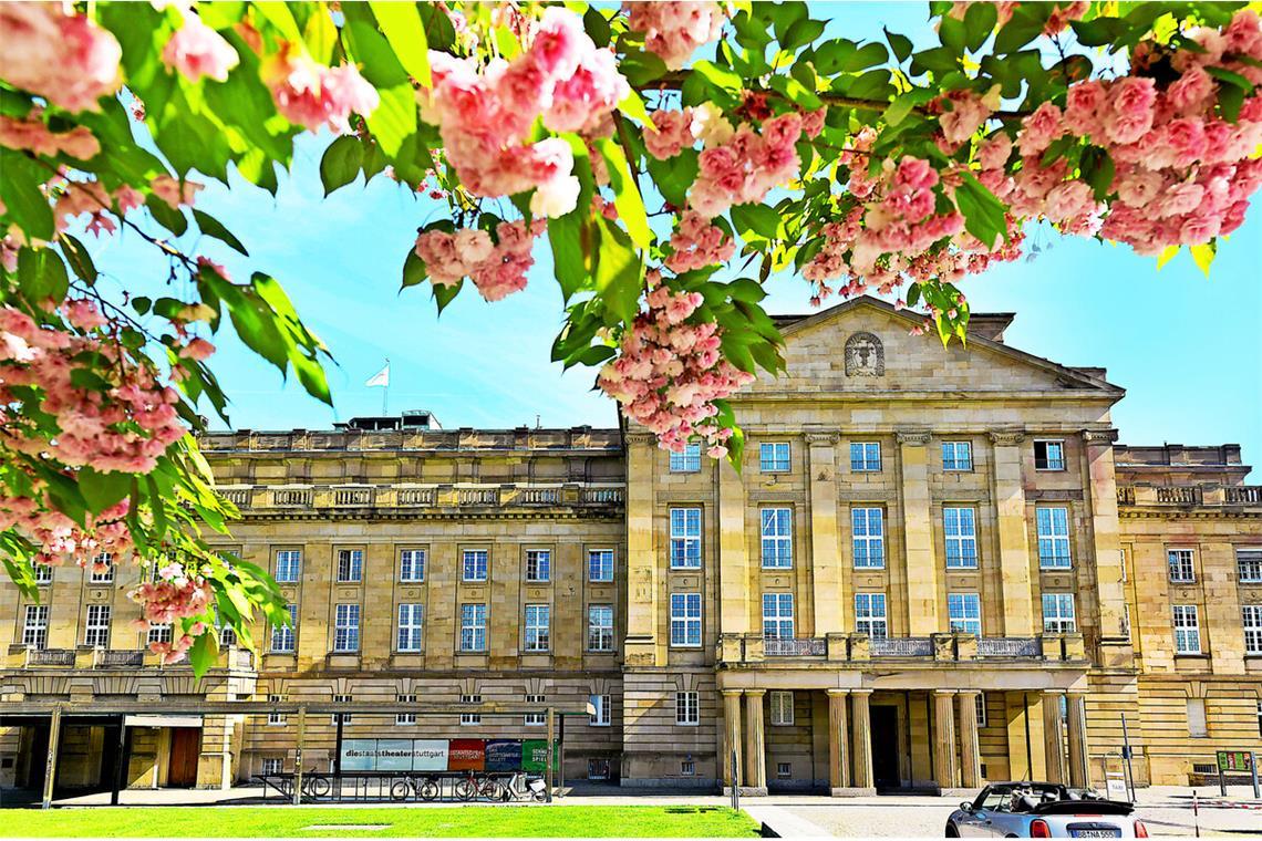 Opern-Interim muss abspecken Sieht nicht so aus, muss aber dringend saniert werden: Opernhaus in Stuttgart.