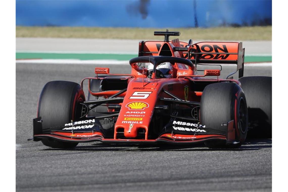 Betrugsvorwürfe gegen Ferrari - Scuderia wehrt sich Sieht sich mit seinem Team Betrugsvorwürfen ausgesetzt: Ferrari-Pilot Sebastian Vettel. Foto: Darron Cummings/AP/dpa