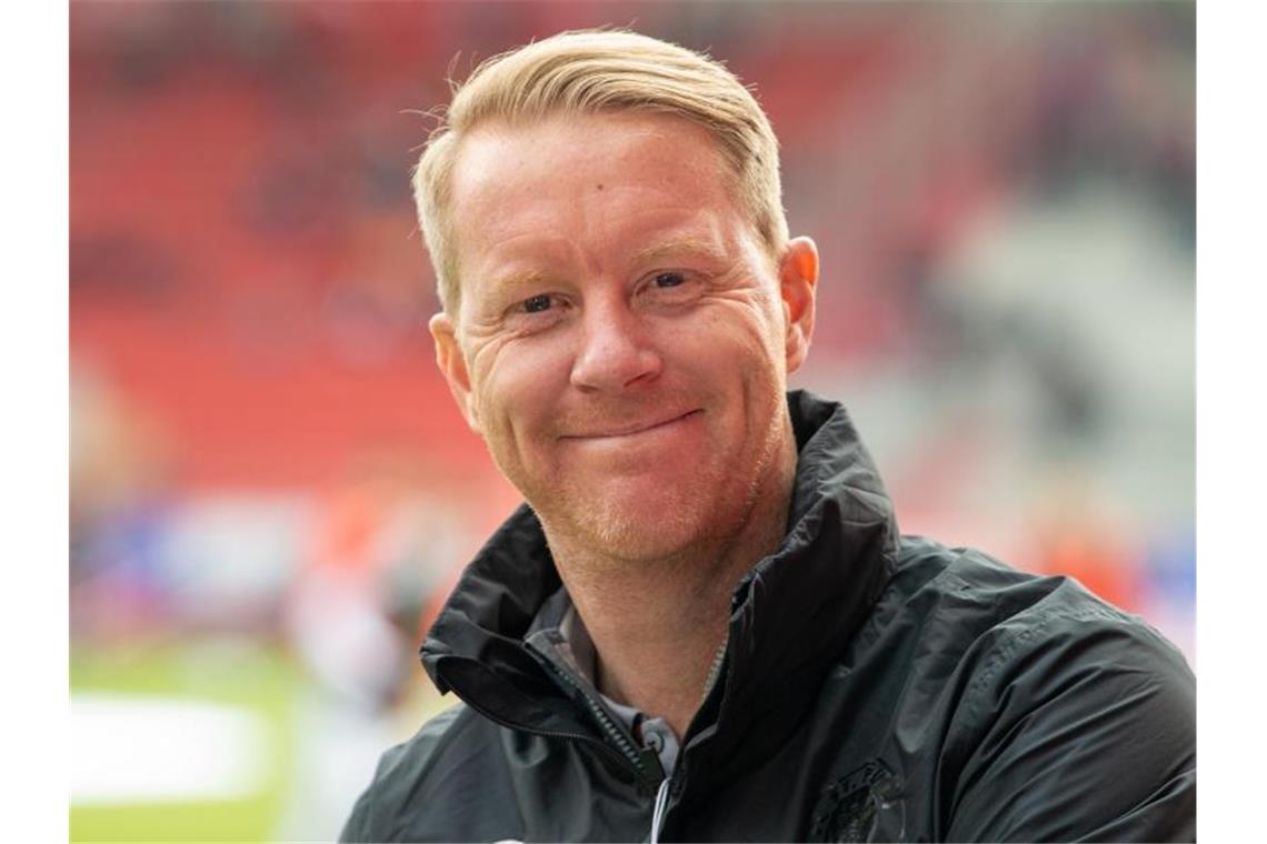 St. Pauli-Coach Schultz sieht „reelle Chance“ bei Union Sieht trotz der Personalprobleme eine „reelle Chance“ für den Außenseiter beim 1. FC Union Berlin: Paulis Trainer Timo Schultz. Foto: Stefan Puchner/dpa