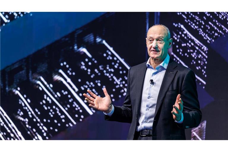 Siemens hat unter Konzernchef Roland Busch das dritte Jahr in Folge mit einem Rekordgewinn beendet.