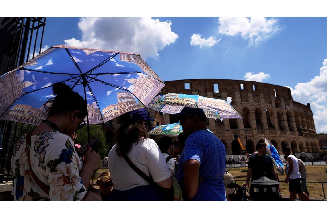 Hitze im Urlaub: Wo ist es erträglich, wo nicht? Sightseeing in Italiens Hauptstadt besser mit (Sonnen-)Schirm