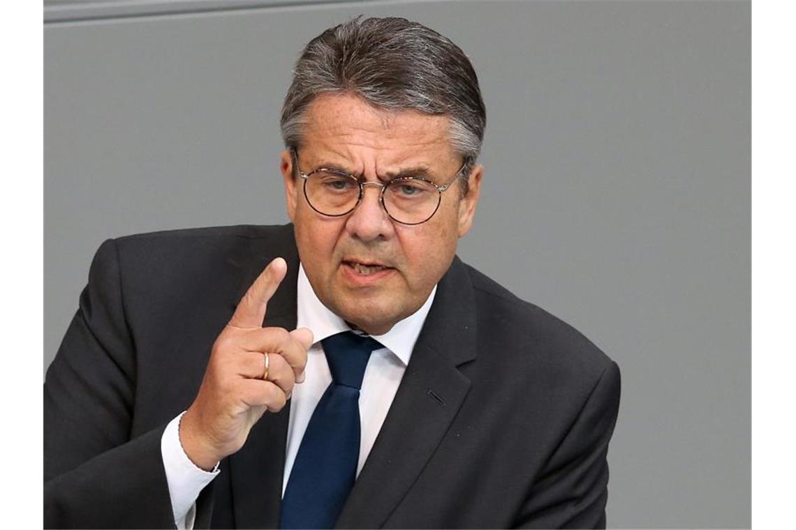 Sigmar Gabriel (SPD) teilt in seinem Buch gegen die Führungsspitze seiner Partei aus. Foto: Wolfgang Kumm/dpa