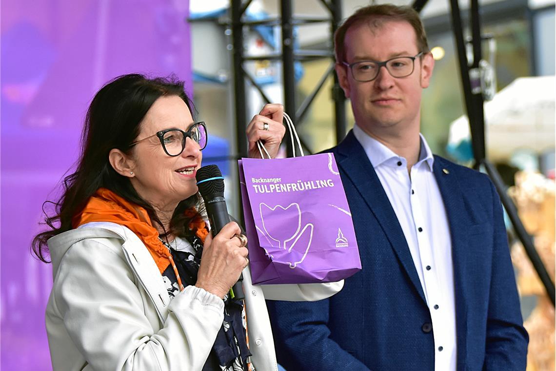 Sigrid Göttlich stellt das neue Design des Tulpenfrühlings und Logo des Stadtmar...